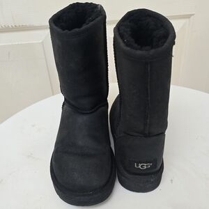 Black UGGS for girls barely used